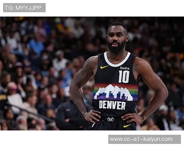 小哈达威表现出色12投7中砍下26分三分球命中率五成助球队奋战不息 小哈达威表现出色12投7中砍下26分三分球命中率五成助球队奋战不息