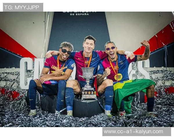 巴萨全新第四球衣发布向2005年经典国家德比致敬